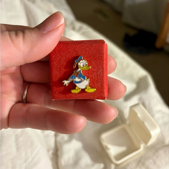 Vintage Disney Donald Duck Tie Pin - Picture 3 of 3